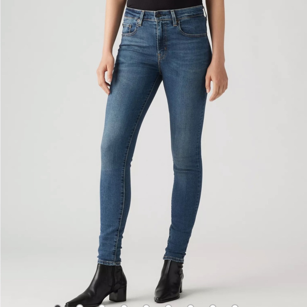 Levi's Women's Skinny Jeans in Blue